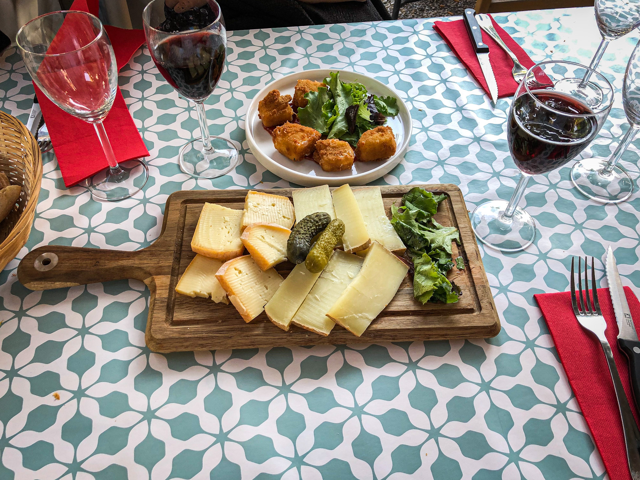 Cheese platter with red wine