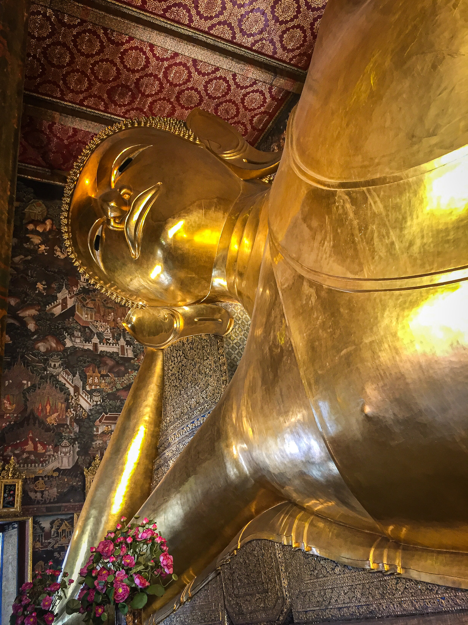 Huge golden Buddha in Bangkok