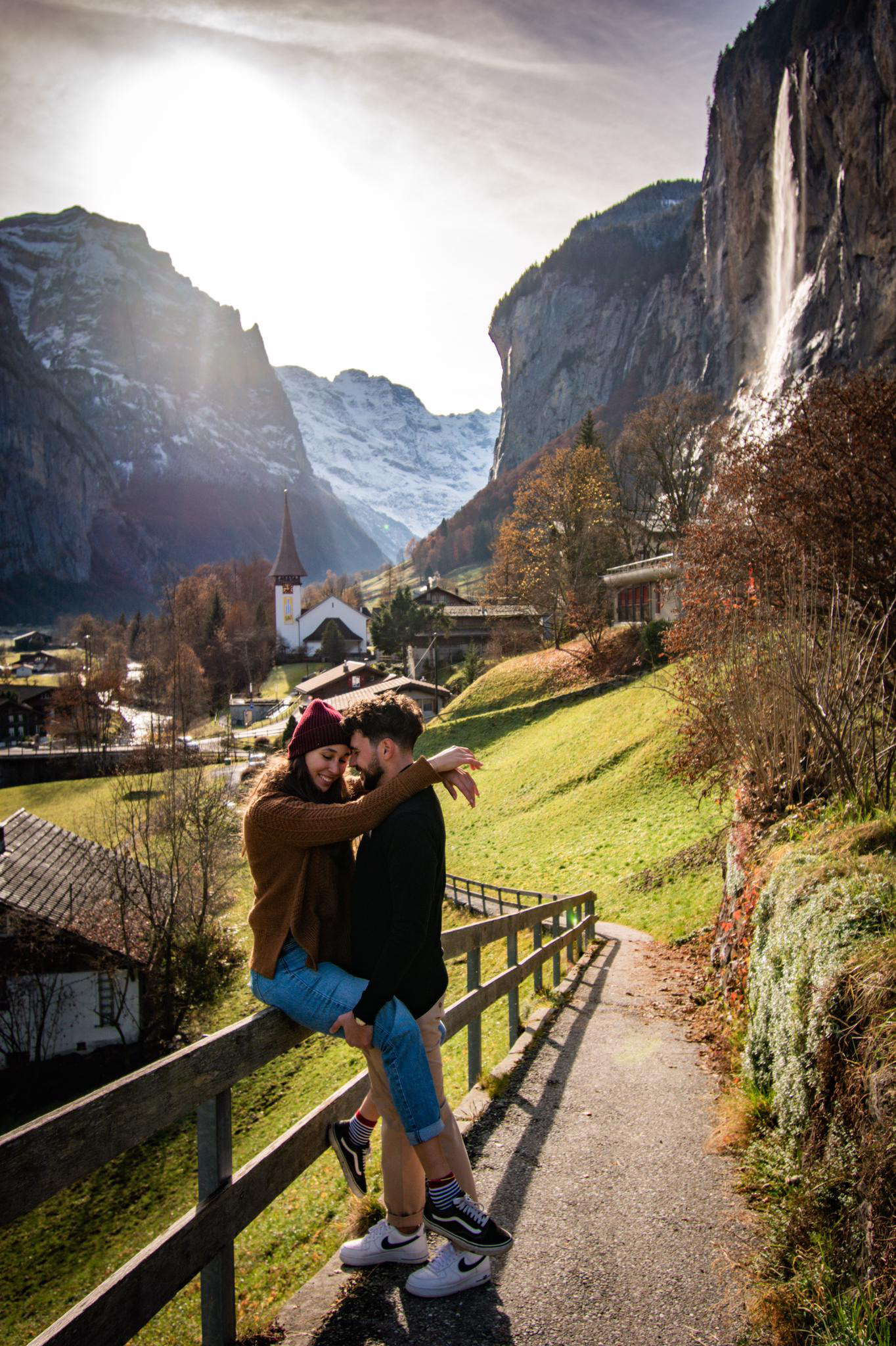 Couple hugging in Lauterbrunnen